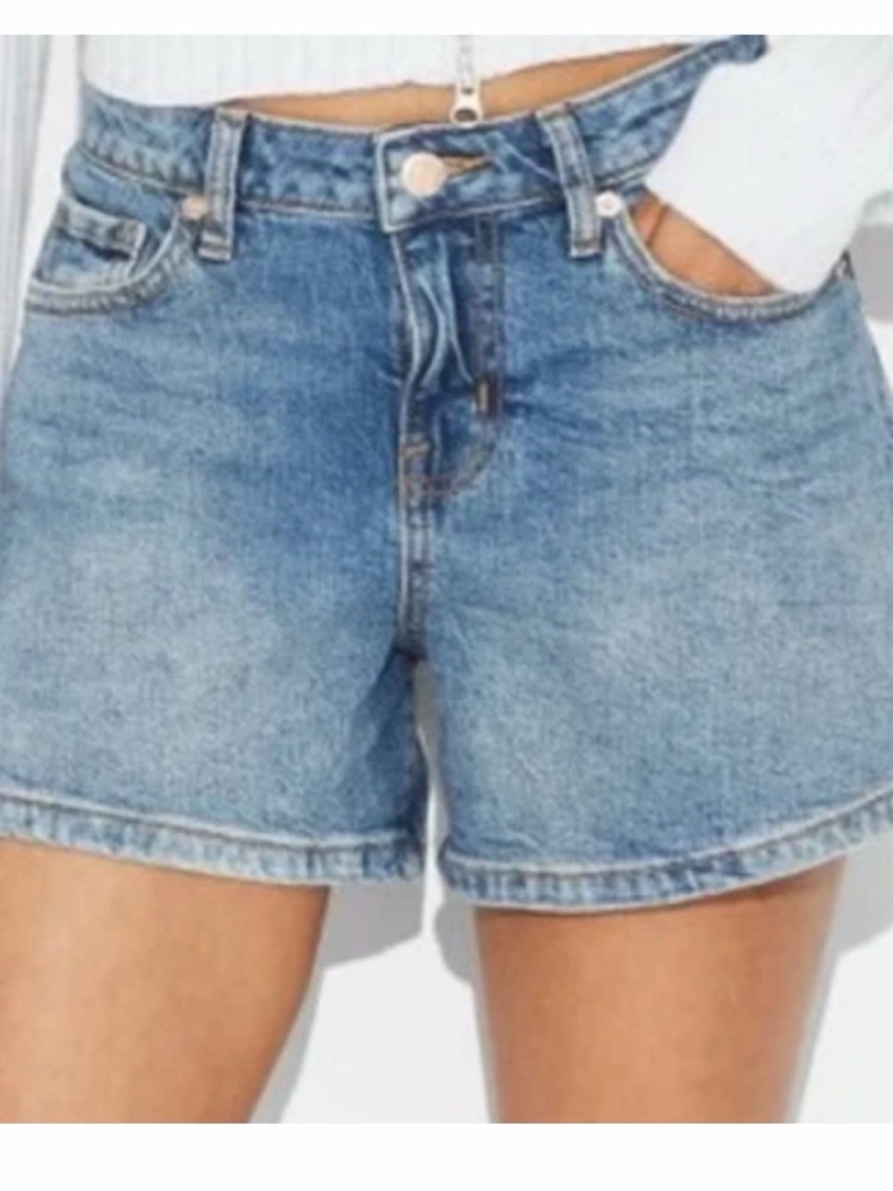 NEW Wild Fable Women's Mid-Rise Denim Midi Shorts Blue Size 10, 4" Inseam